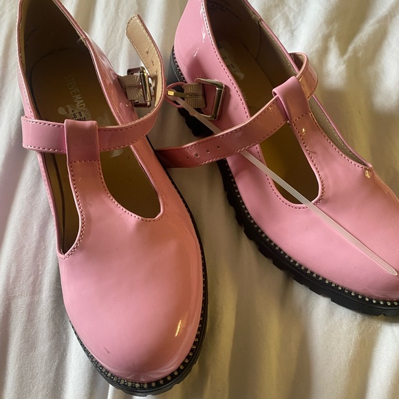 Shoes - Picture 2 of 4